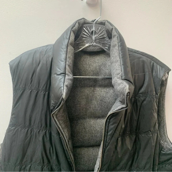 Hugo Boss Darnom  Virgin Wool Blend Reversible Vest with Down Blend Filling - Picture 14 of 16